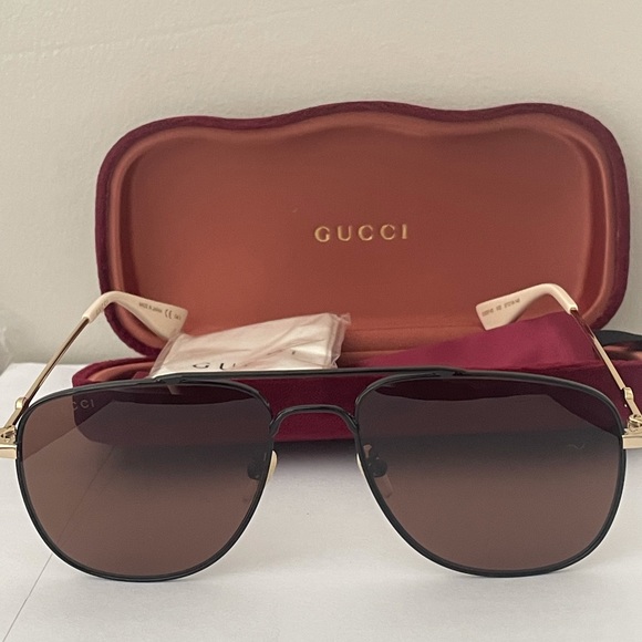 GUCCI 57mm aviator sunglasses